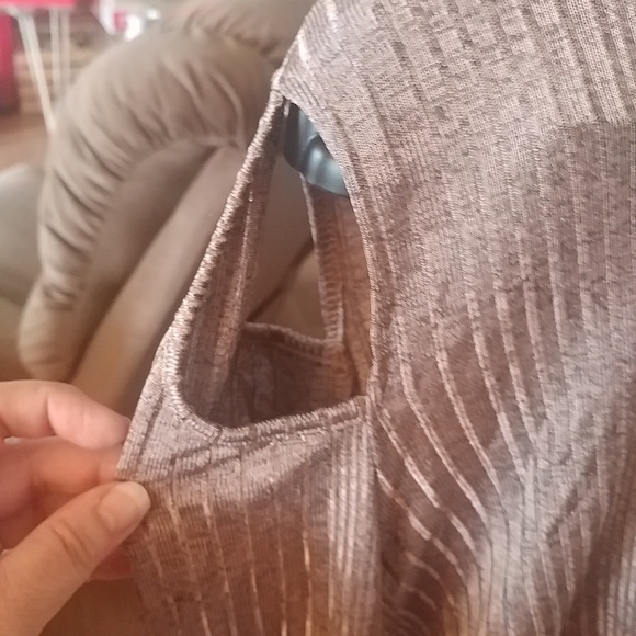 Signature Collection Metallic Bronze Cold Shoulder Top 2X - Picture 2 of 7